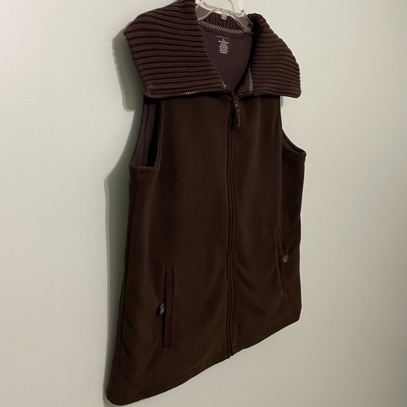 Lands’ End brown vest size large in great shape warm with sweater like collar - Picture 2 of 8